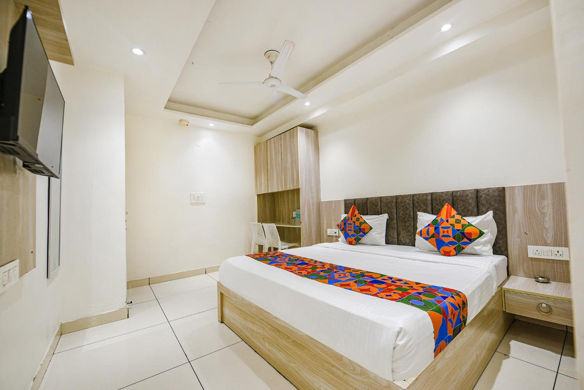 Fabhotel Luxury Inn Near Adarsh Nagar Metro Delhi  Exterior photo