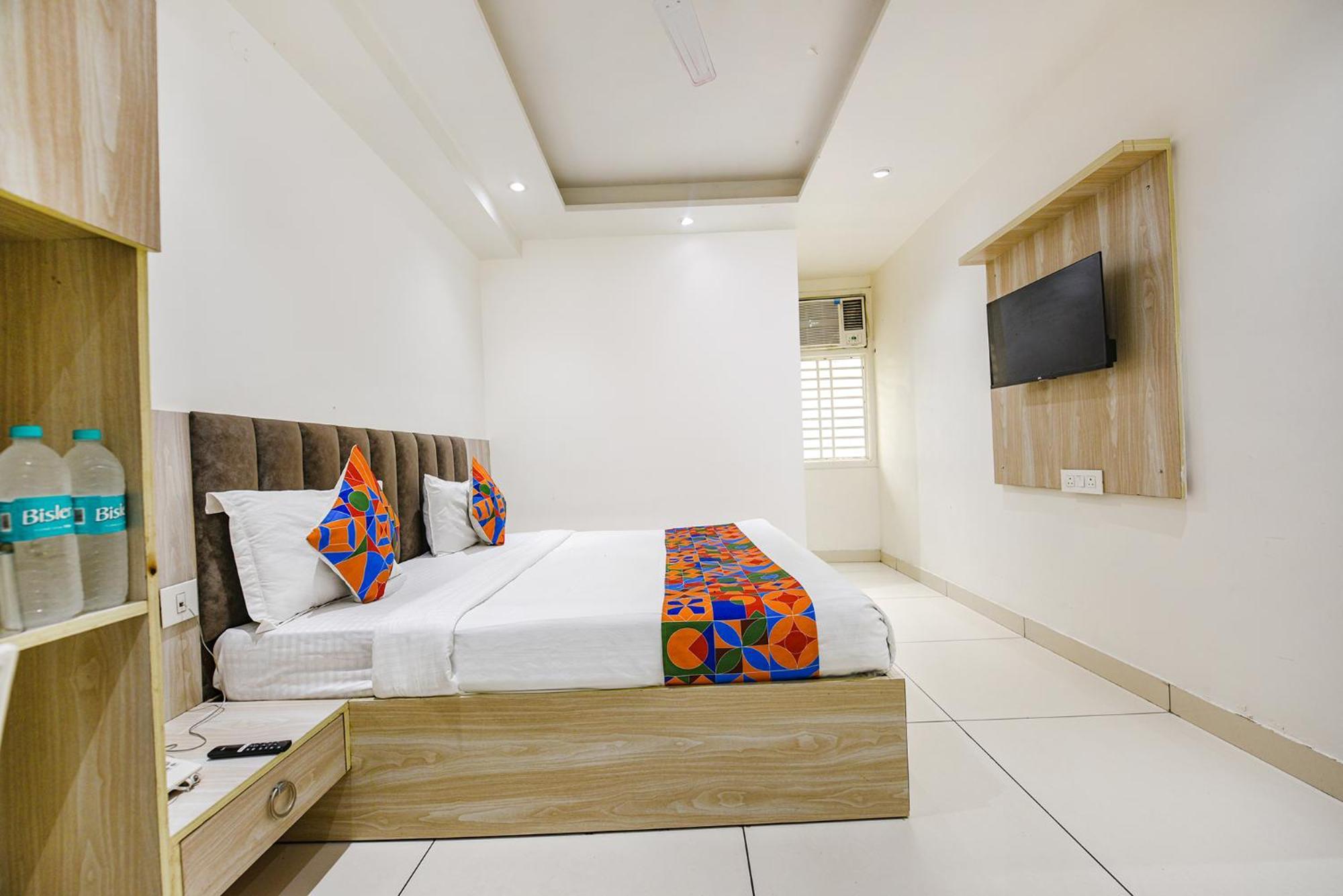 Fabhotel Luxury Inn Near Adarsh Nagar Metro Delhi  Exterior photo