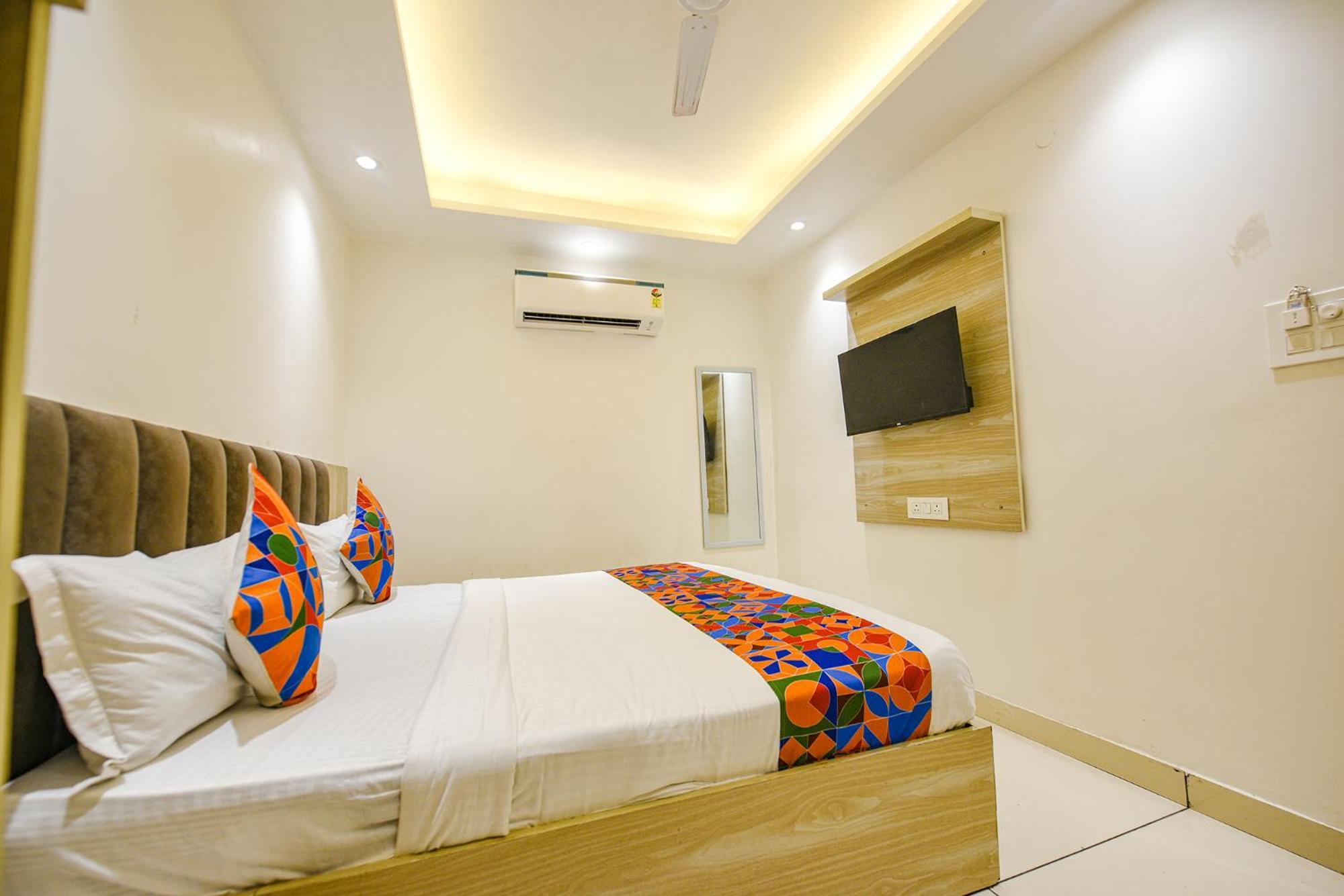 Fabhotel Luxury Inn Near Adarsh Nagar Metro Delhi  Exterior photo