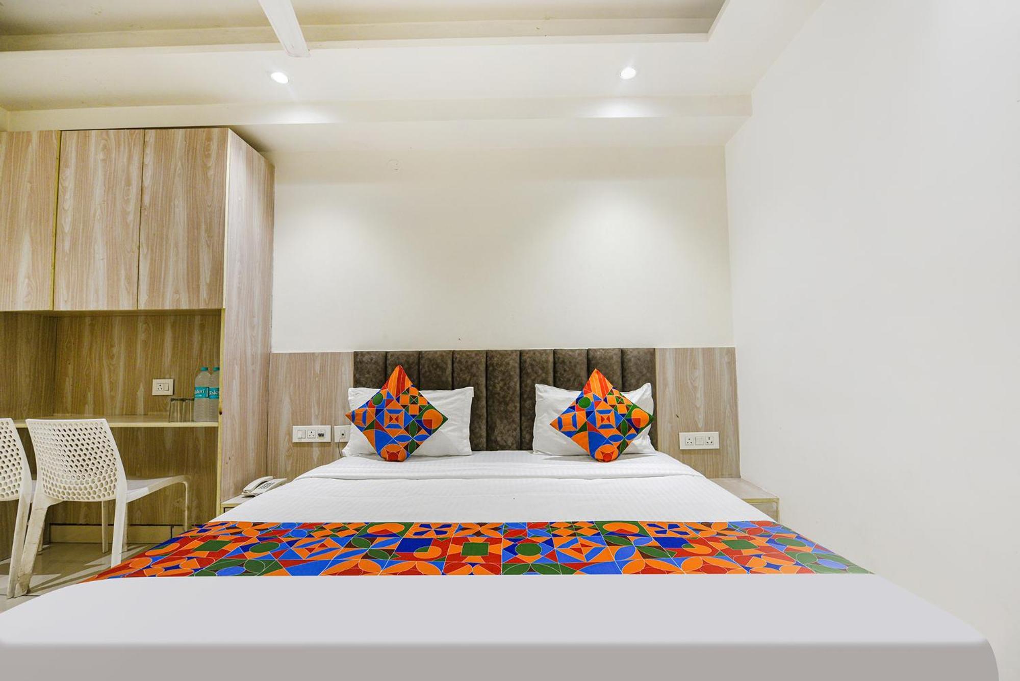 Fabhotel Luxury Inn Near Adarsh Nagar Metro Delhi  Exterior photo